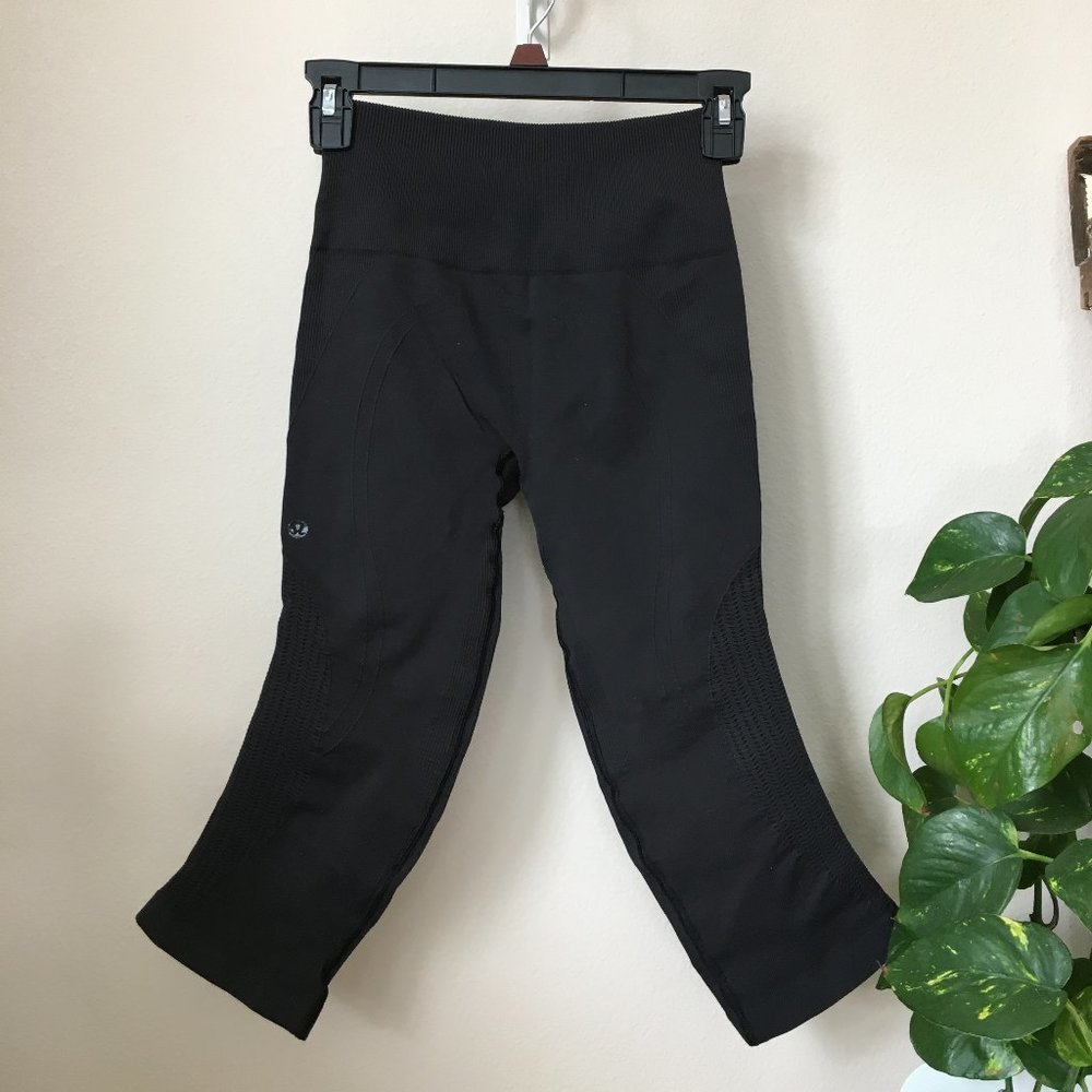 Lululemon high waisted capri leggings size 2/4